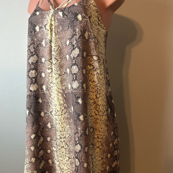 Entro Dress Women’s Spaghetti Strap Mini Dress Lined. Size L - Picture 7 of 15